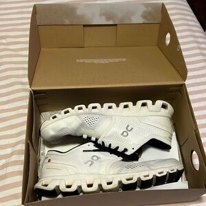 Women’s Cloud X white and black size 11 in women they have been washed
